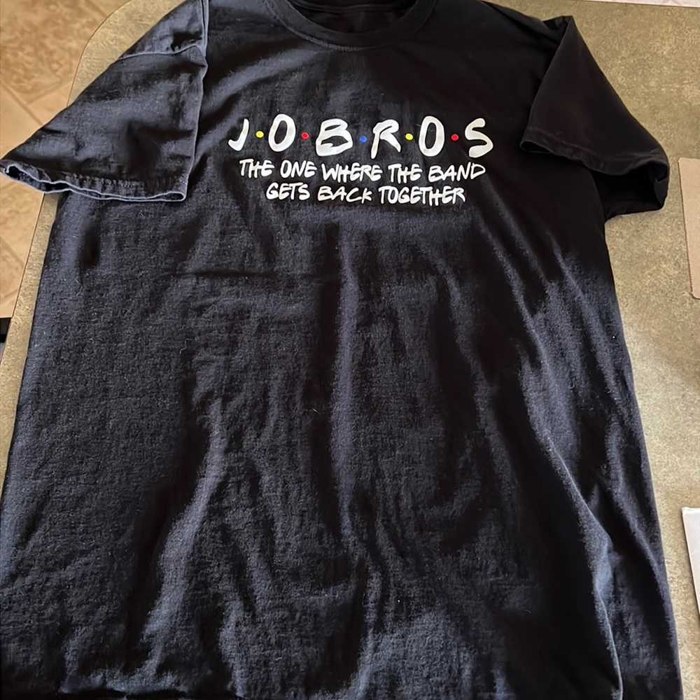Jonas Brothers, friends style, Hanes tshirt